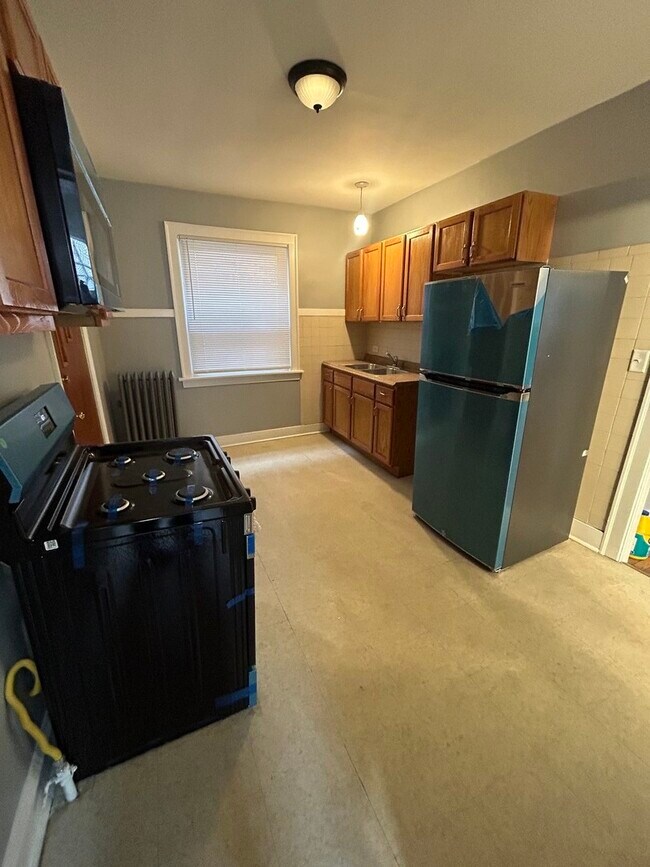 Building Photo - 7113 S Emerald Ave