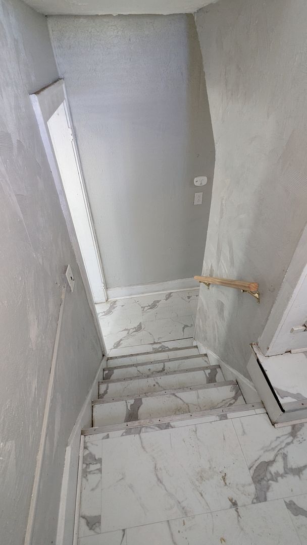 Building Photo - 4-Bedroom, 1-Bathroom Single Family Home f...