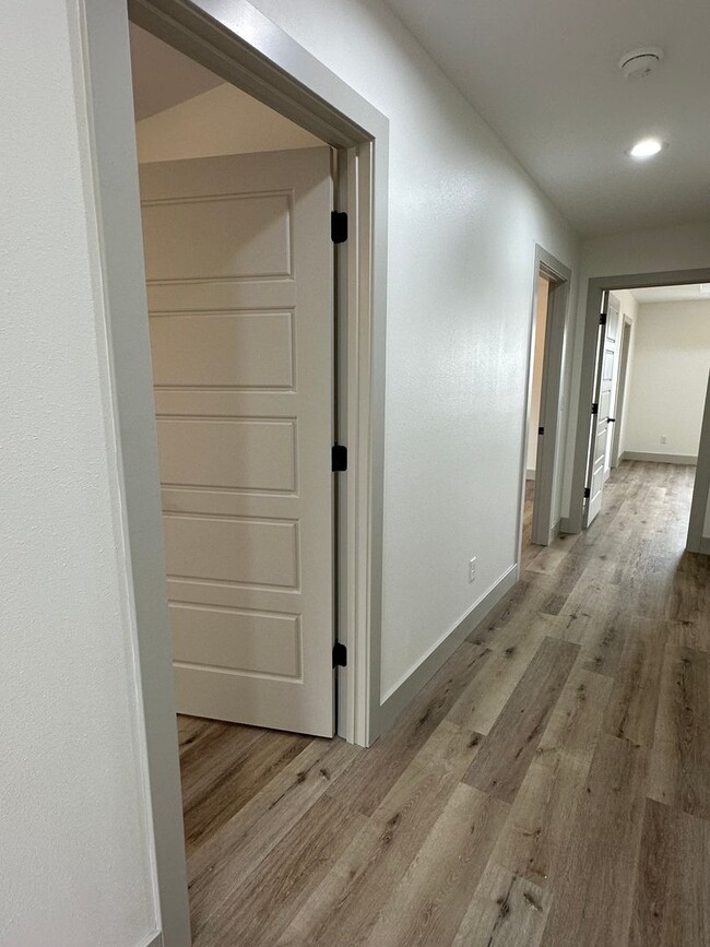 Building Photo - BRAND NEW 4 BED 3 BATH in WAYNESVILLE