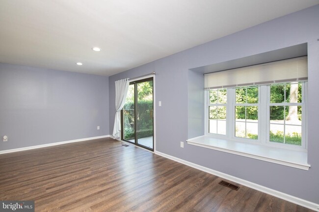 Building Photo - 322 Kings Croft Dr