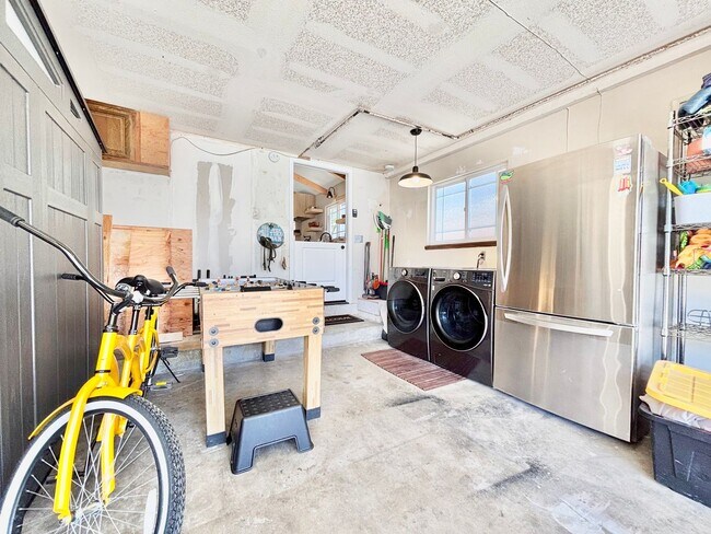Building Photo - 5209 Wavecrest Way