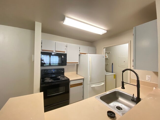 Building Photo - 6100 Westgate Dr