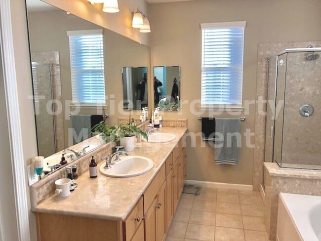 Building Photo - Very nice 4 bed, 2.5 bath, 1,885 sqft duet home in Concord available January 30th for lease!