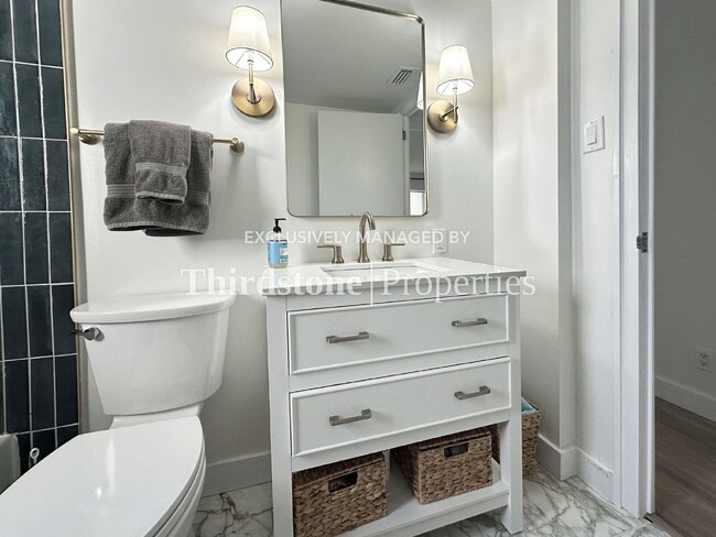 Building Photo - 928 9th Ave N