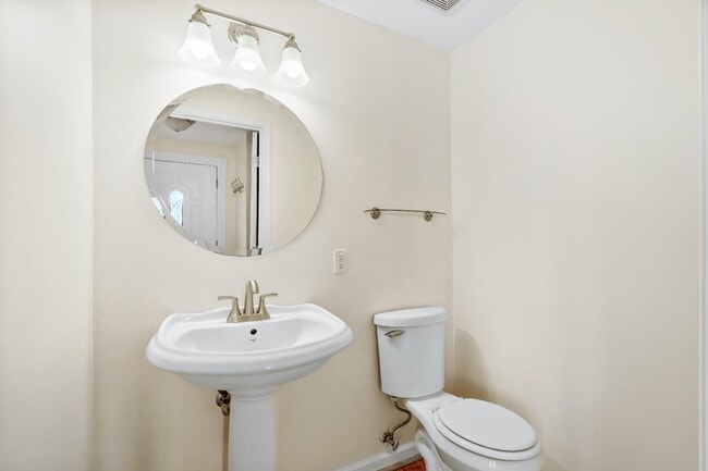 Building Photo - 152 Fairfield Dr