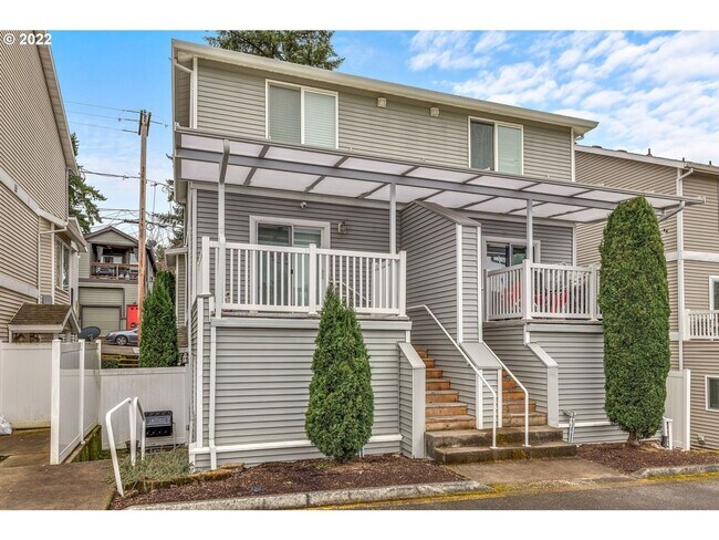 Building Photo - HOME FOR THE HOLIDAYS - Remainder of 2025 Rent FREE* - Newly Updated Two Bedroom Townhome with Ne...