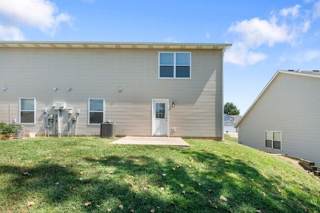 Building Photo - 5001-5003 Betty Jean Way