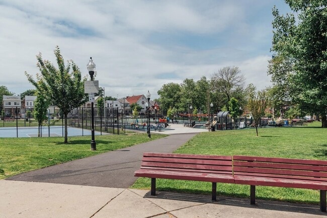 Building Photo - 144 Bergen Ave