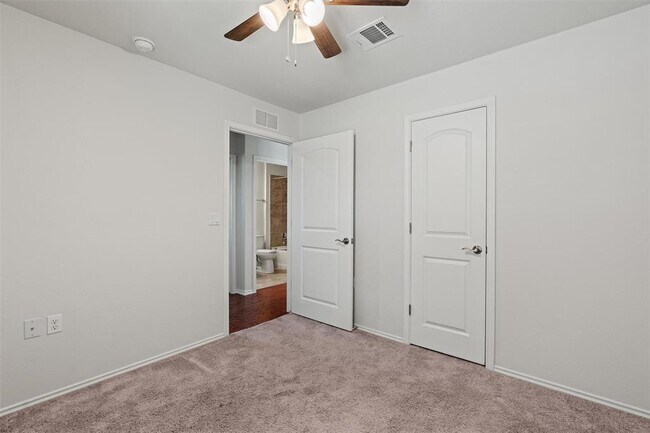 Building Photo - 206 Paint Creek Ln