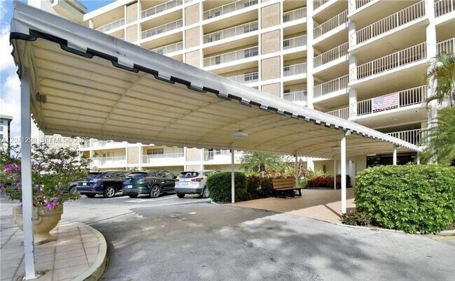 Building Photo - 3090 N Course Dr
