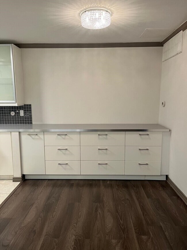 Building Photo - 845 Augusta Dr