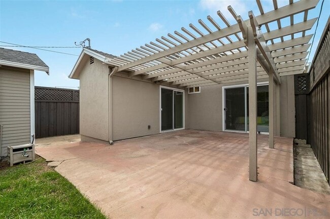 Building Photo - !!!CHARMING 4 BED 1 BATH HOME, DETACHED GA...