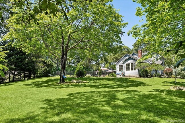 Building Photo - 205 Pine Ave