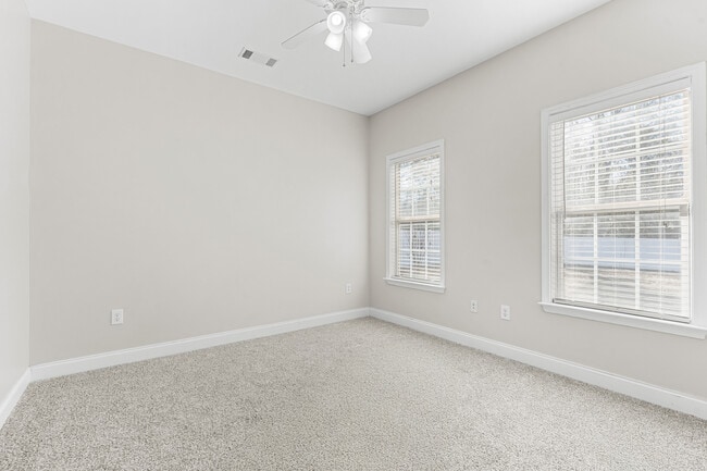 Building Photo - 1811 Old Carriage Trail