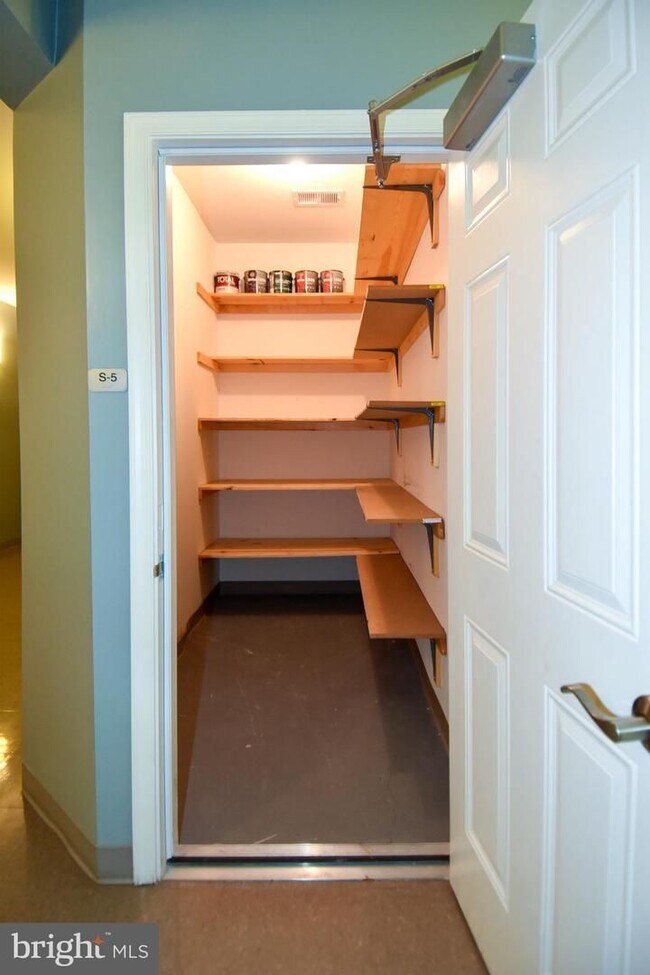 Building Photo - THIS IS AN ACTIVE ADULT, AGE RESTRICTED COMMUNITY. MUST BE 55+.