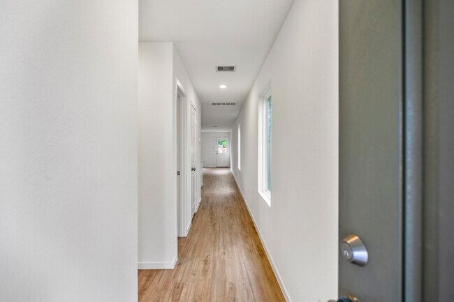 Building Photo - 21443 Carosella Dr