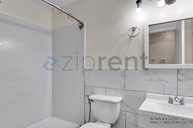 Building Photo - 1659 Knickerbocker Dr