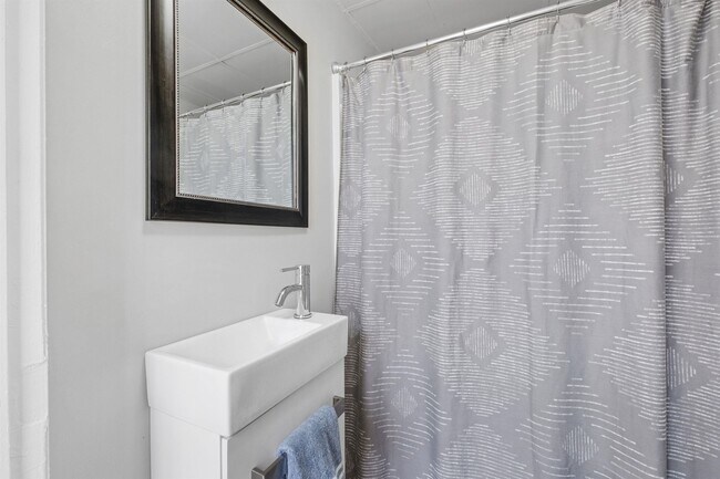 Building Photo - 792 Grove St