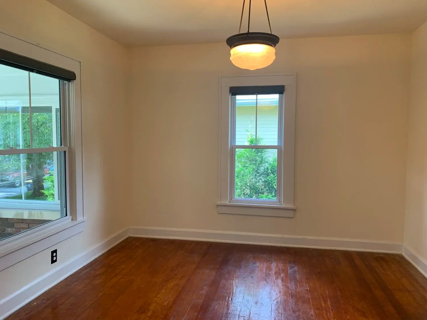 Building Photo - 705 S Park Ave