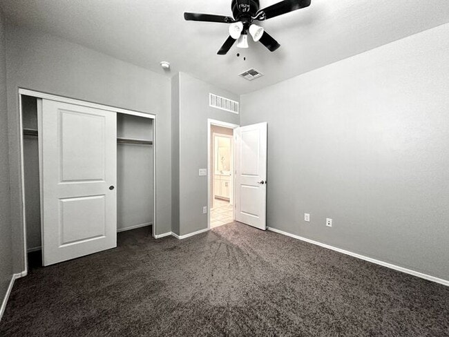 Building Photo - Stunning 4-bedroom, 2-bathroom home located in the vibrant community of Sahuarita, AZ