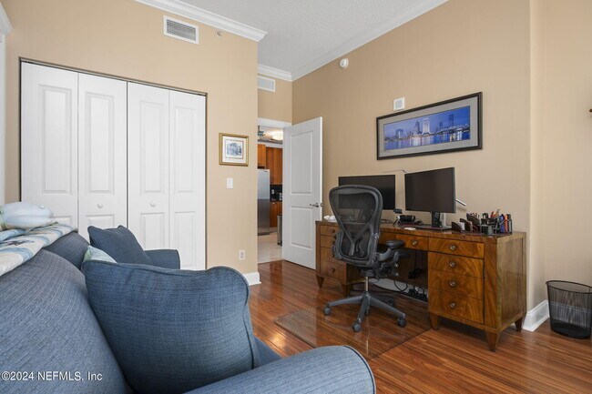 Building Photo - 1431 Riverplace Blvd