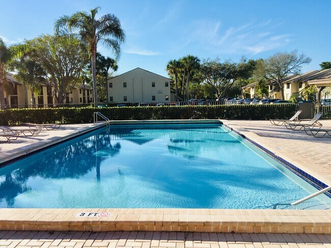 Building Photo - 6649 Somerset Dr