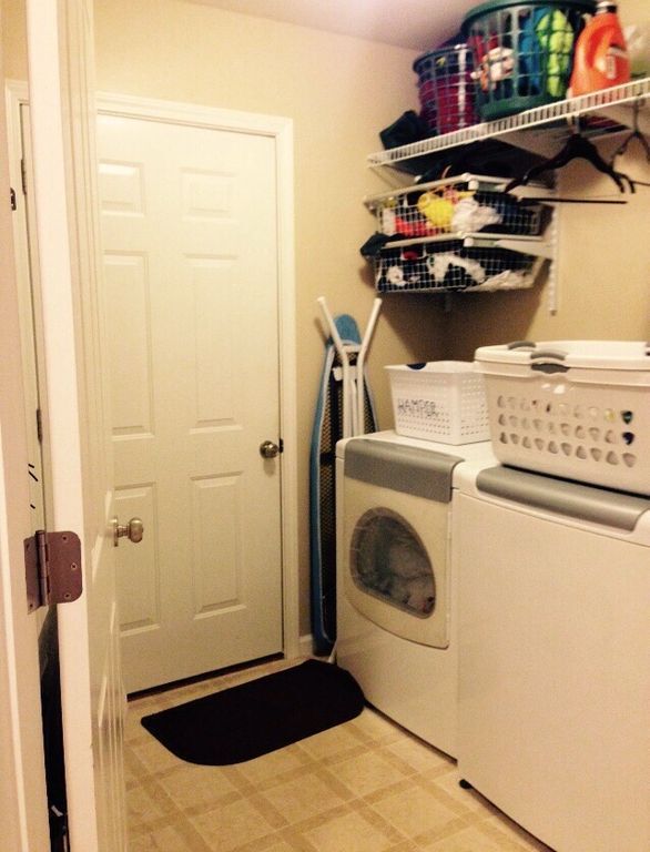 Building Photo - 4002 Sweetwater Dr