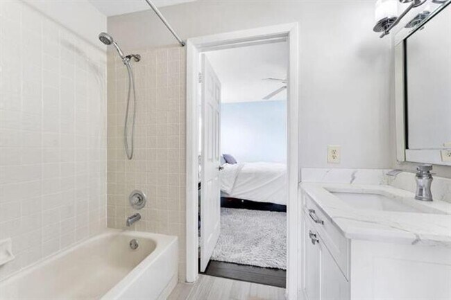 Building Photo - 8080 Covington Ct