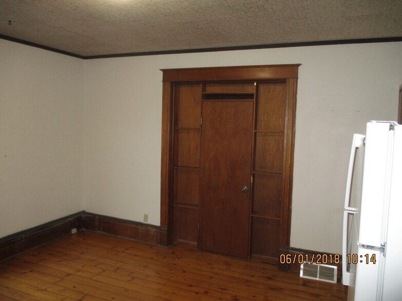 Building Photo - 510 9th St N