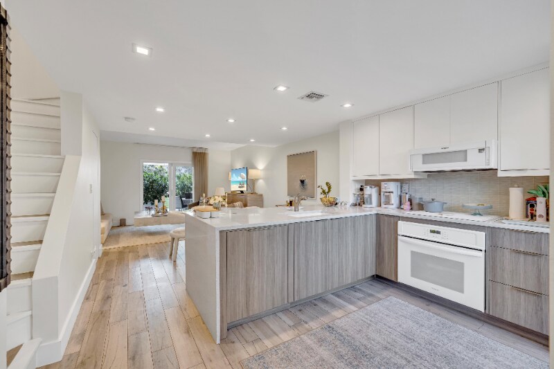 Building Photo - 1991 NE 15th Ave