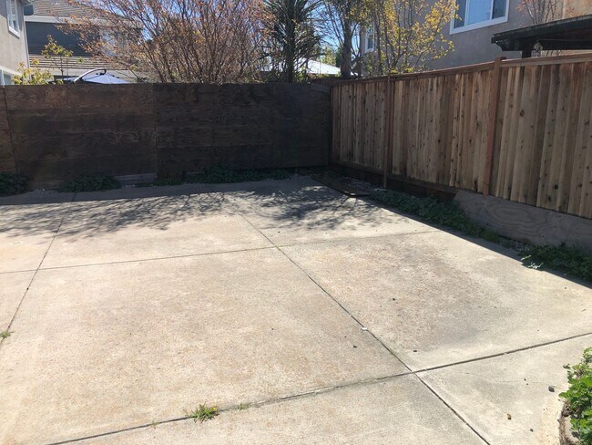 Building Photo - 4317 Spring Creek Ct