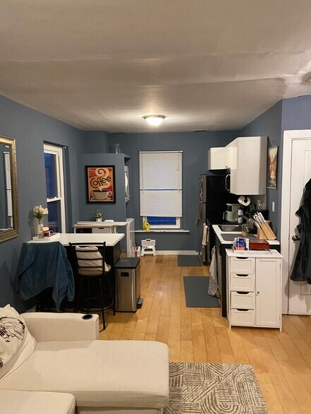 Building Photo - 517 Green Ln