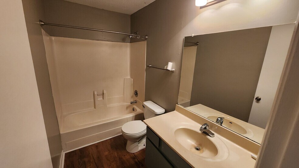 Building Photo - 4424 Bonnell Dr NW