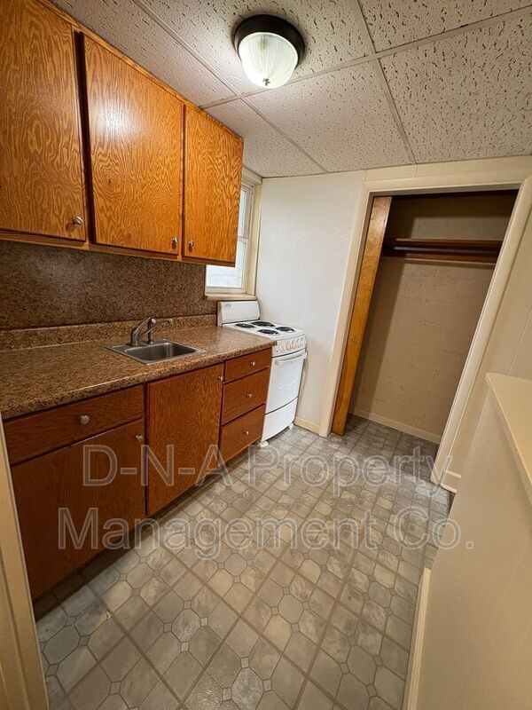 Building Photo - 115 3rd St