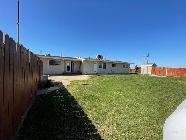 Building Photo - Country Charm Living Single Story Ranch Home