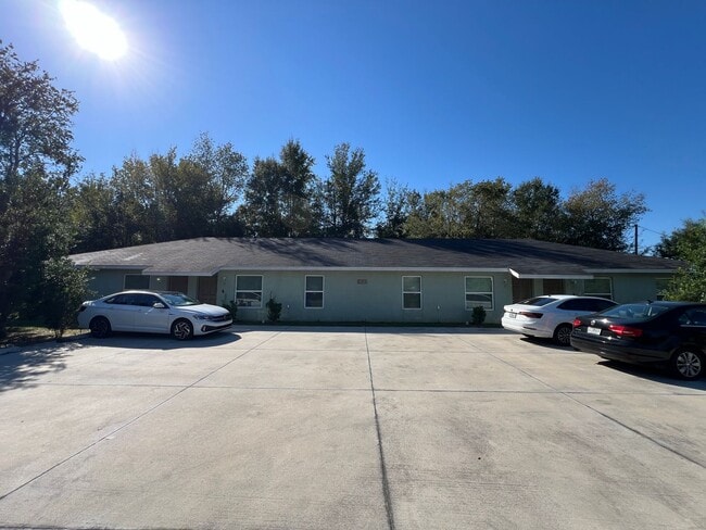 Building Photo - Available now! Lovely 2 Bedroom, 2 Bathroo...