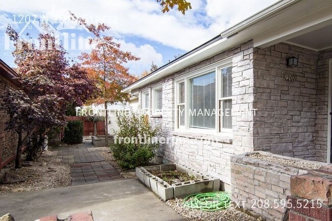 Building Photo - 1207 N 19th St