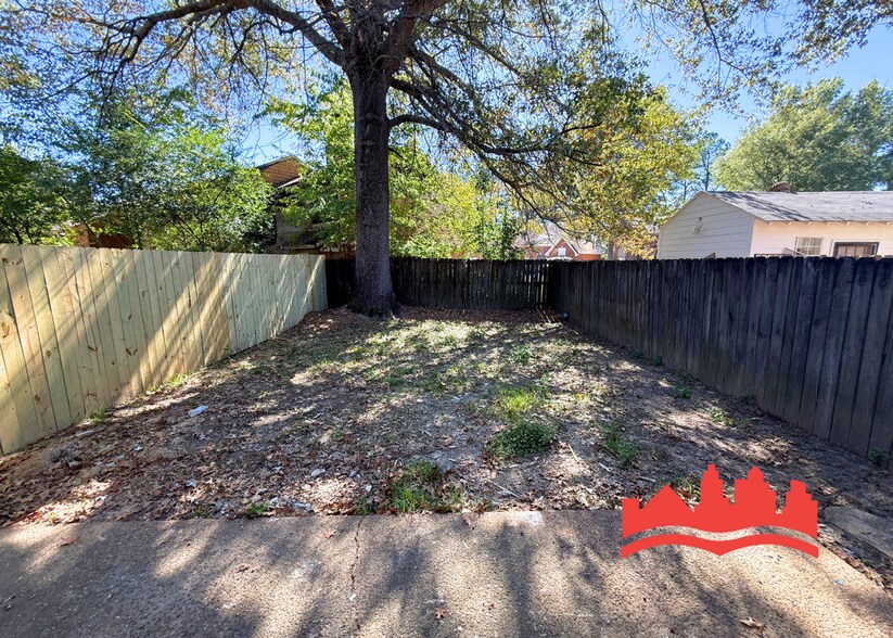 Building Photo - 5555 Blossom Ln