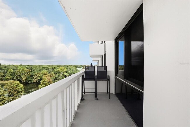 Building Photo - 400 E Colonial Dr