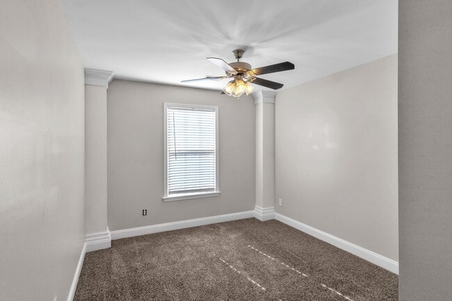 Building Photo - Spacious 3 bedroom 2.5 bath Townhome with 1 car garage - Close to Nexon/Carnes