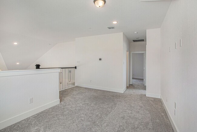 Building Photo - 15018 Bonham Shore Dr