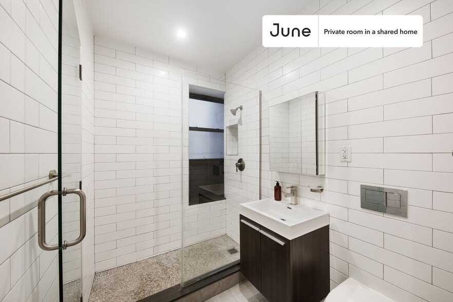 Building Photo - Room in Shared 2 bed/1 bath home