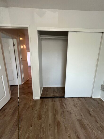 Building Photo - 1676 Maple Ave