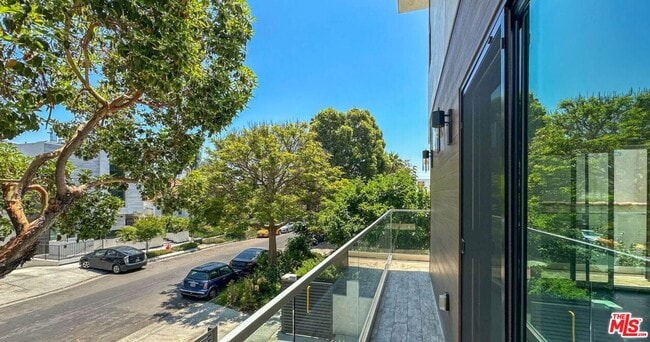 Building Photo - 849 N Alta Vista Blvd