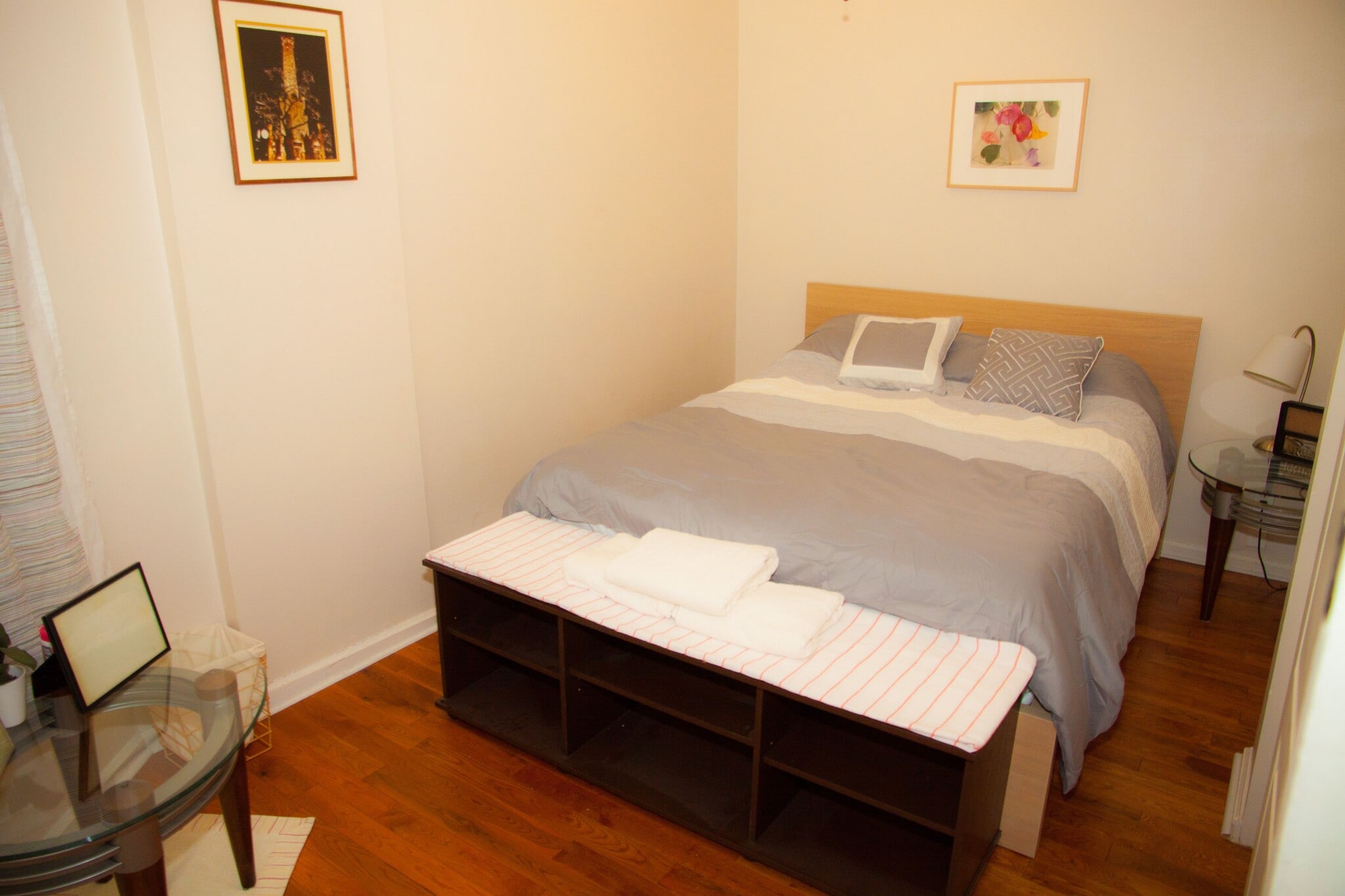 Middle bedroom, queen bed - 3443 Sheffield N Ave