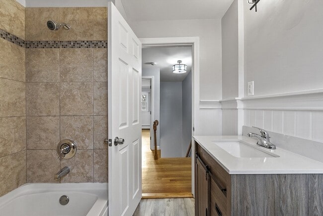 Building Photo - 124 Chadwick St