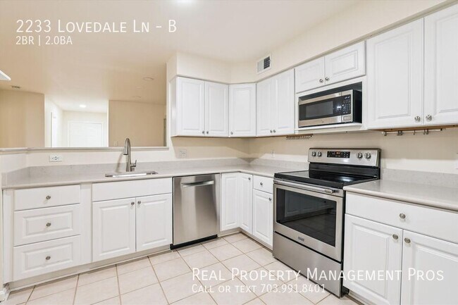 Building Photo - 2233 Lovedale Ln