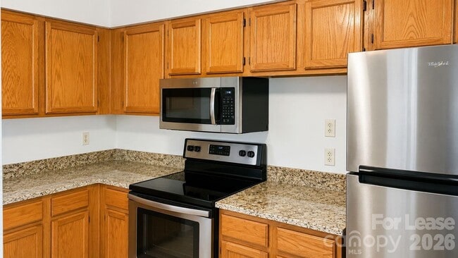 Building Photo - 2557 Stockbridge Dr