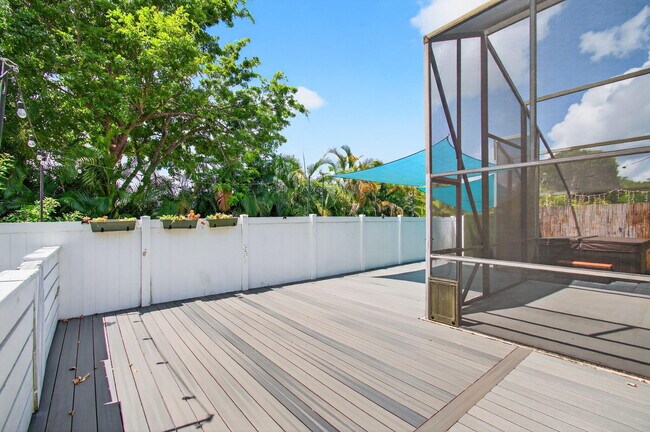Building Photo - 10332 Islander Dr