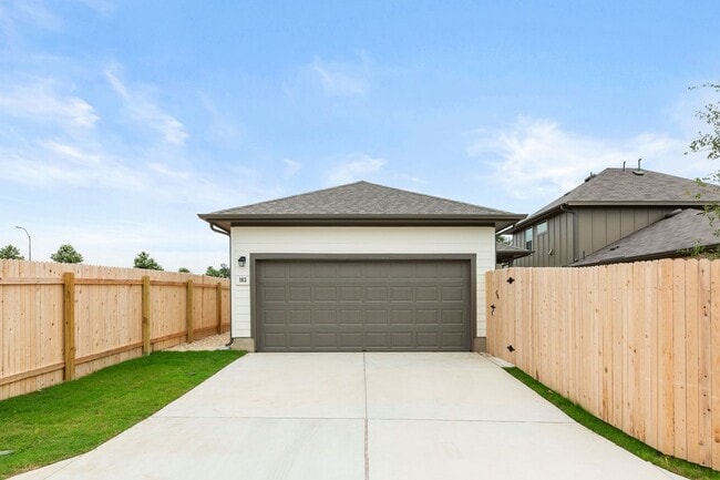 Building Photo - 183 Glocken Ln